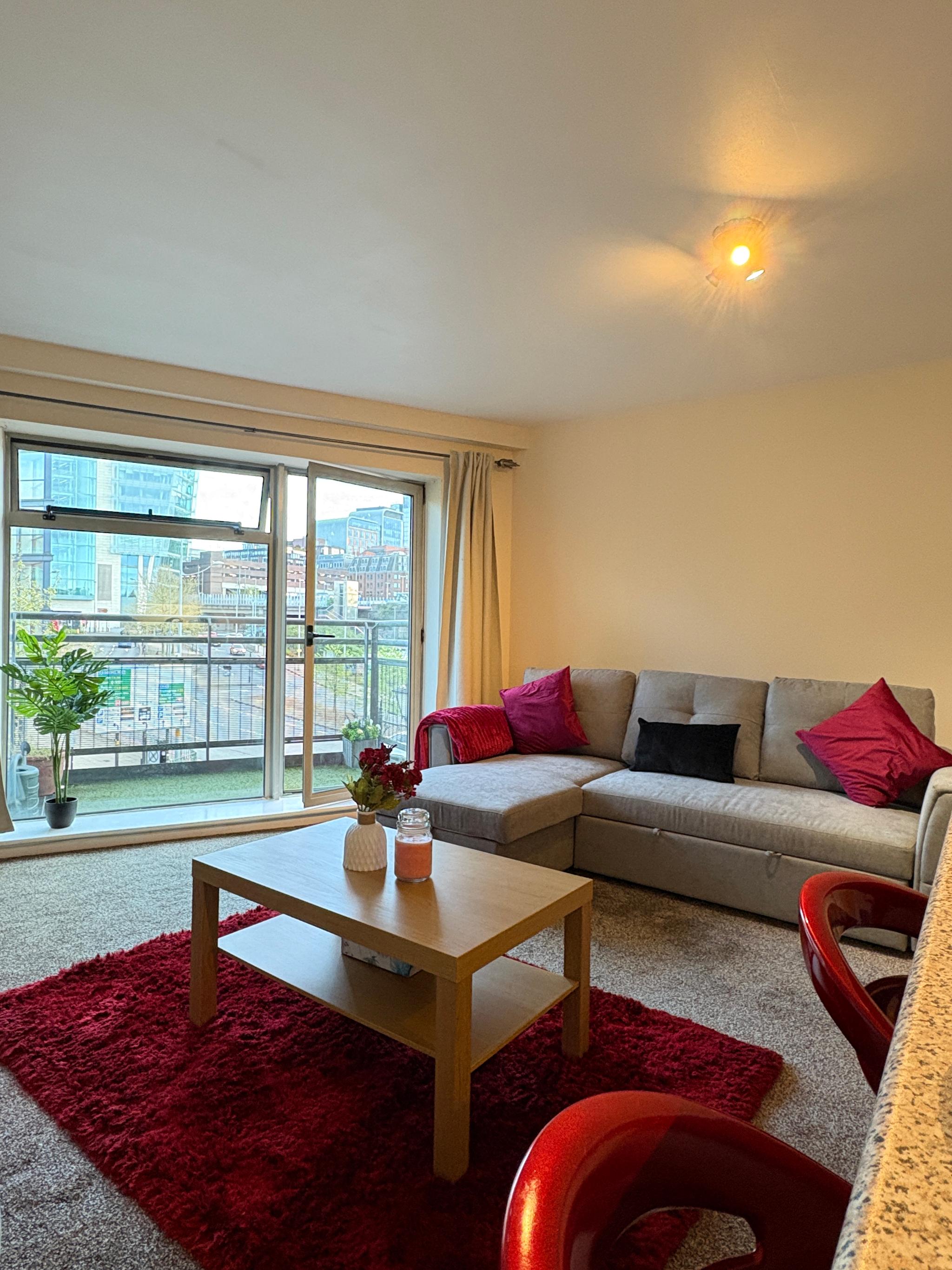 Central Snow Hill Apt | Free Parking & Balcony1