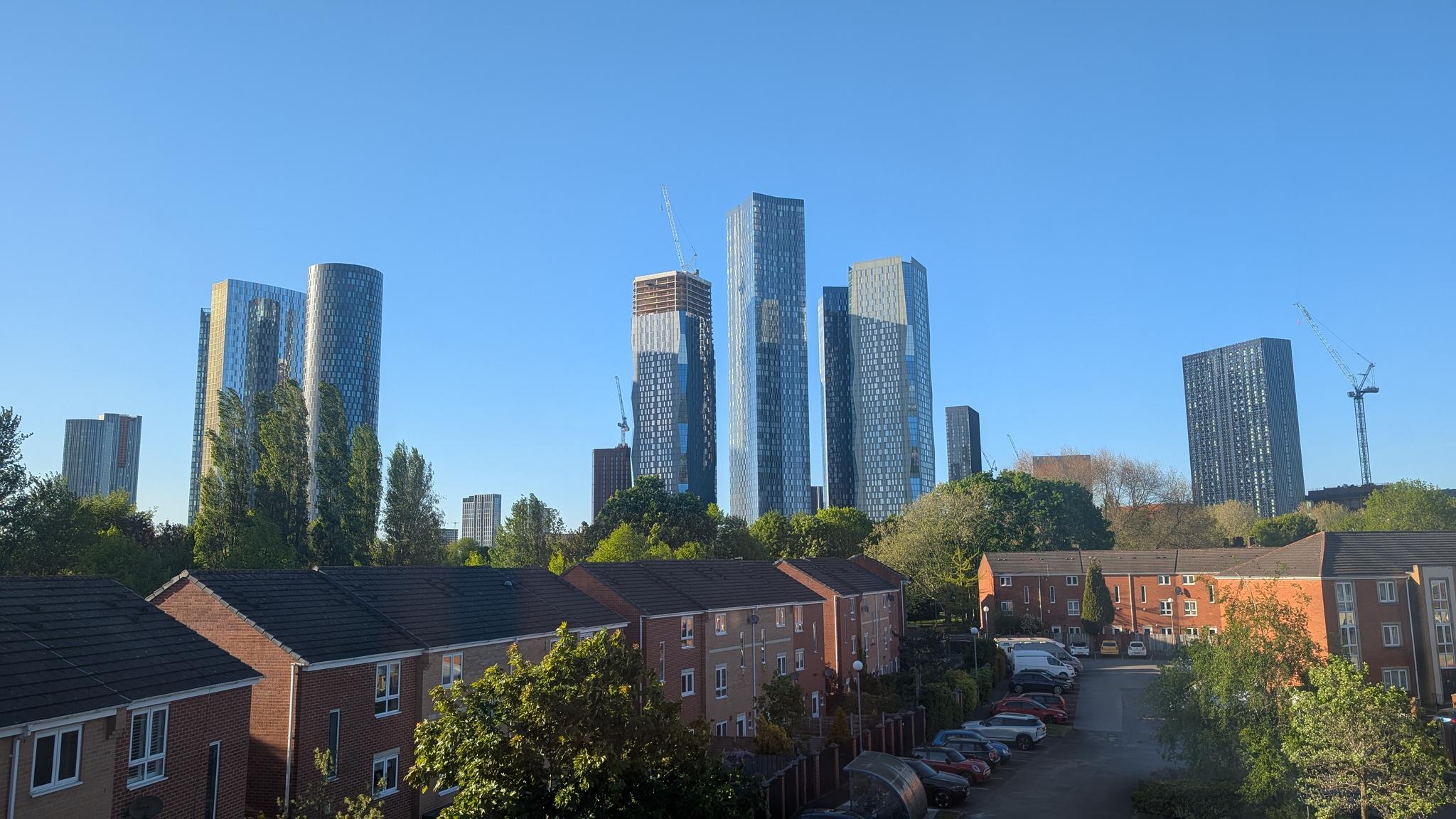 Skyline View Apartment | Free Parking & Balcony