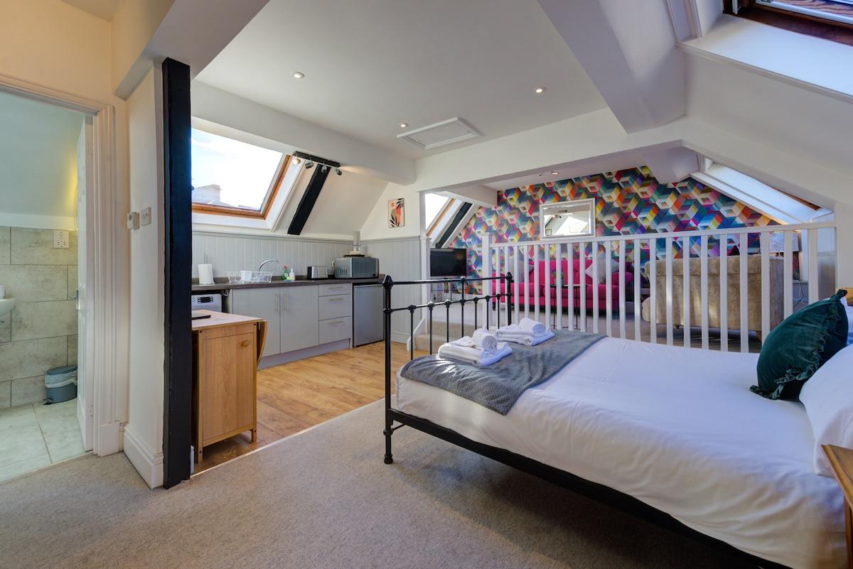 The Hideaway - Studio in the Centre1