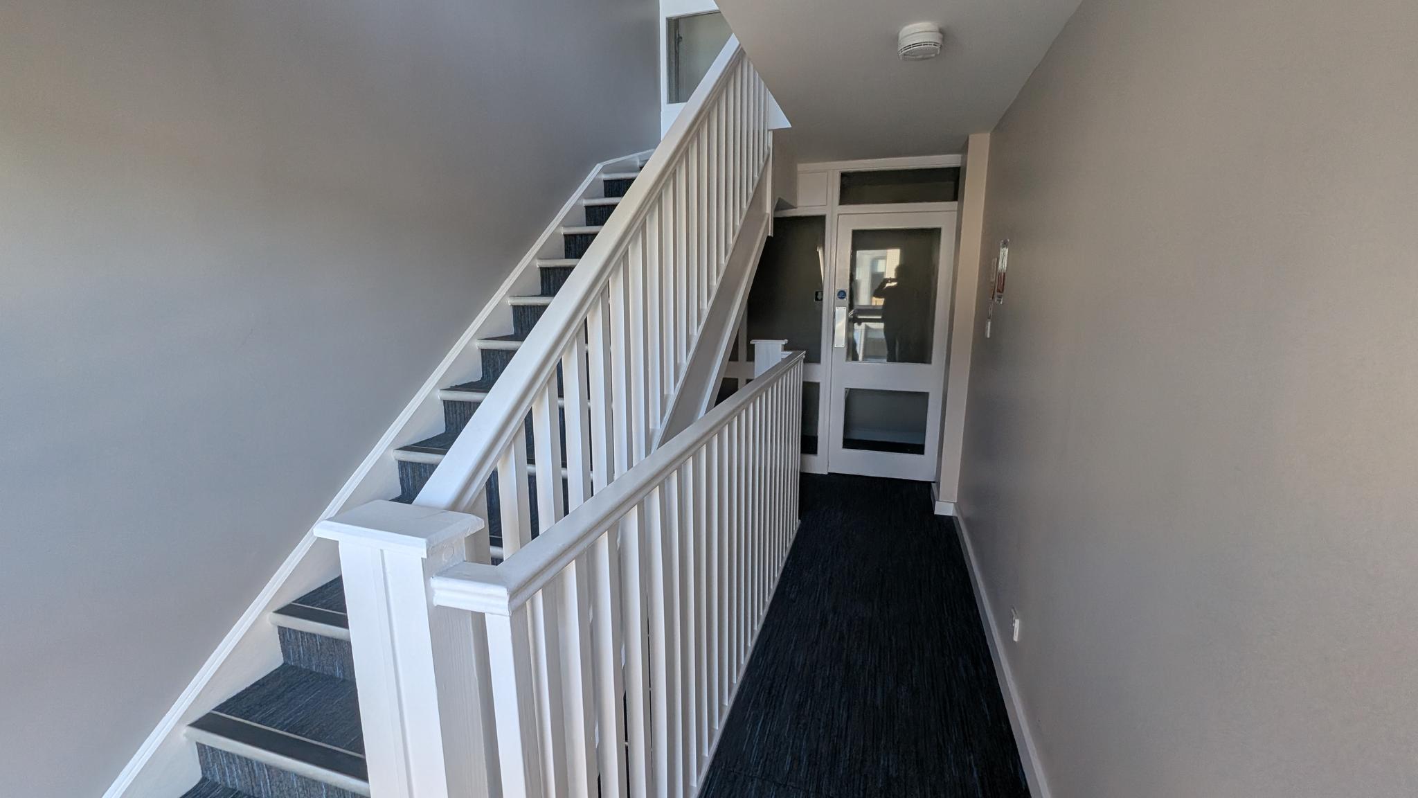 Skyline View Apartment | Free Parking & Balcony5